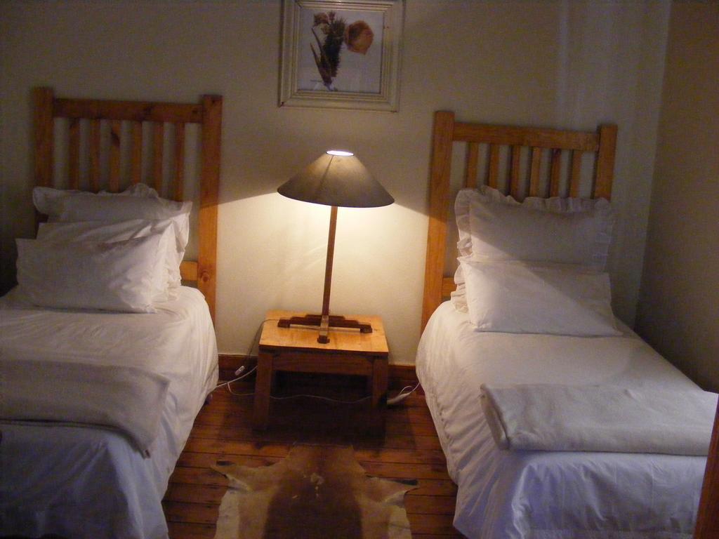 Pepper Tree Accommodation Beaufort West Exterior photo
