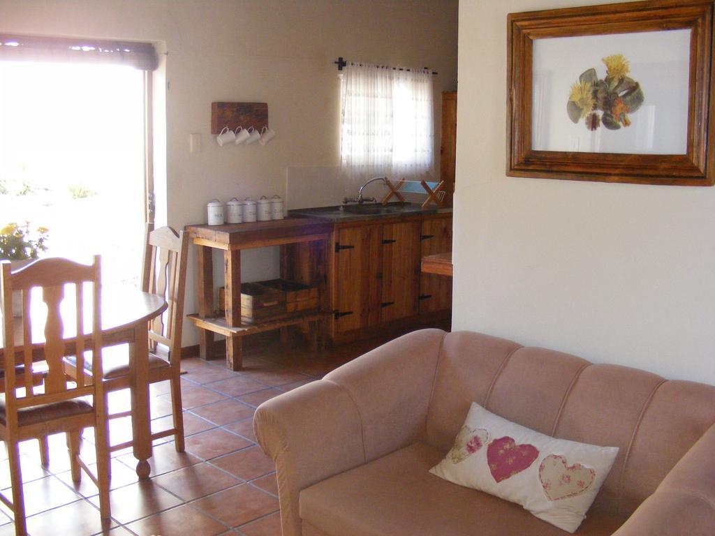 Pepper Tree Accommodation Beaufort West Exterior photo
